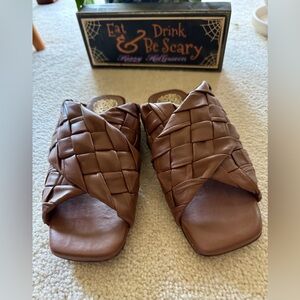 Vince Camuto Tan Leather Slides - Sz 7M